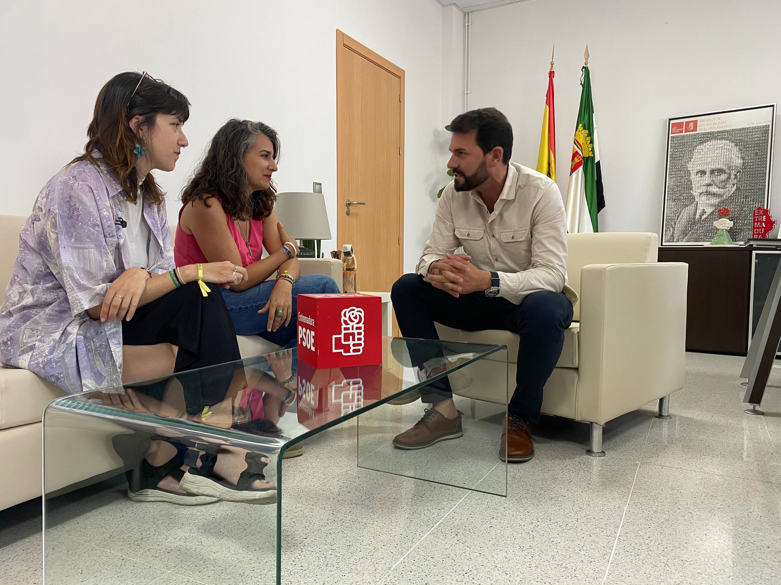 La oposición política en Extremadura mantiene un encuentro un día antes del debate de las enmiendas a la totalidad del PGEX26 La oposición política en Extremadura mantiene un encuentro un día antes del debate de las enmiendas a la totalidad del PGEX26