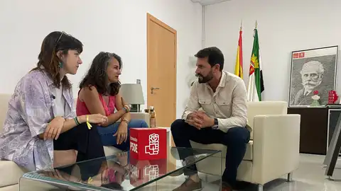 La oposición política en Extremadura mantiene un encuentro un día antes del debate de las enmiendas a la totalidad del PGEX26 La oposición política en Extremadura mantiene un encuentro un día antes del debate de las enmiendas a la totalidad del PGEX26