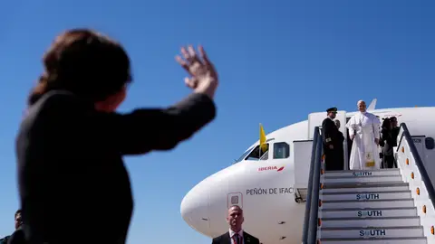 Ayuso hace balance de la visita del Papa y considera “un honor ser la puerta de entrada del Santo Padre a España” Ayuso hace balance de la visita del Papa y considera “un honor ser la puerta de entrada del Santo Padre a España”