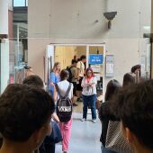 Alumnos antes de comenzar el primer examen de las PAU 2026 en la UPF (Cataluña)