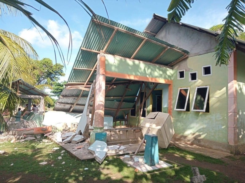 Save The Children advierte de que más de 3 millones de niños no pueden ir a clase tras la destrucción de 6.000 escuelas en el terremoto de Filipinas Save The Children advierte de que más de 3 millones de niños no pueden ir a clase tras la destrucción de 6.000 escuelas en el terremoto de Filipinas