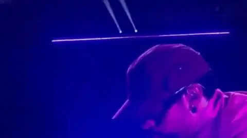 Bad Bunny canta 'Un verano sin ti' en su séptimo concierto en Madrid Bad Bunny canta 'Un verano sin ti' en su séptimo concierto en Madrid