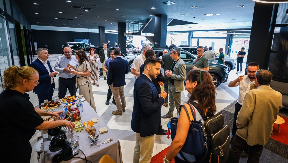 DACIA PRESENTA EN GINESTAR PISTA DE SILLA "ADN": EL PLAN ESTRATÉGICO PARA REFORZAR SU ÉXITO
