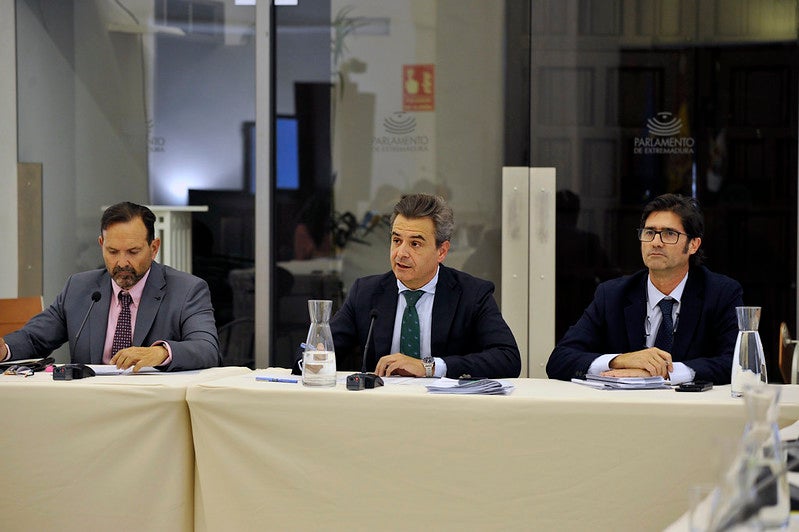 Agricultura presenta un presupuesto de 1.080 millones destinado principalmente al sector primario y a modernizar infraestructuras Agricultura presenta un presupuesto de 1.080 millones destinado principalmente al sector primario y a modernizar infraestructuras