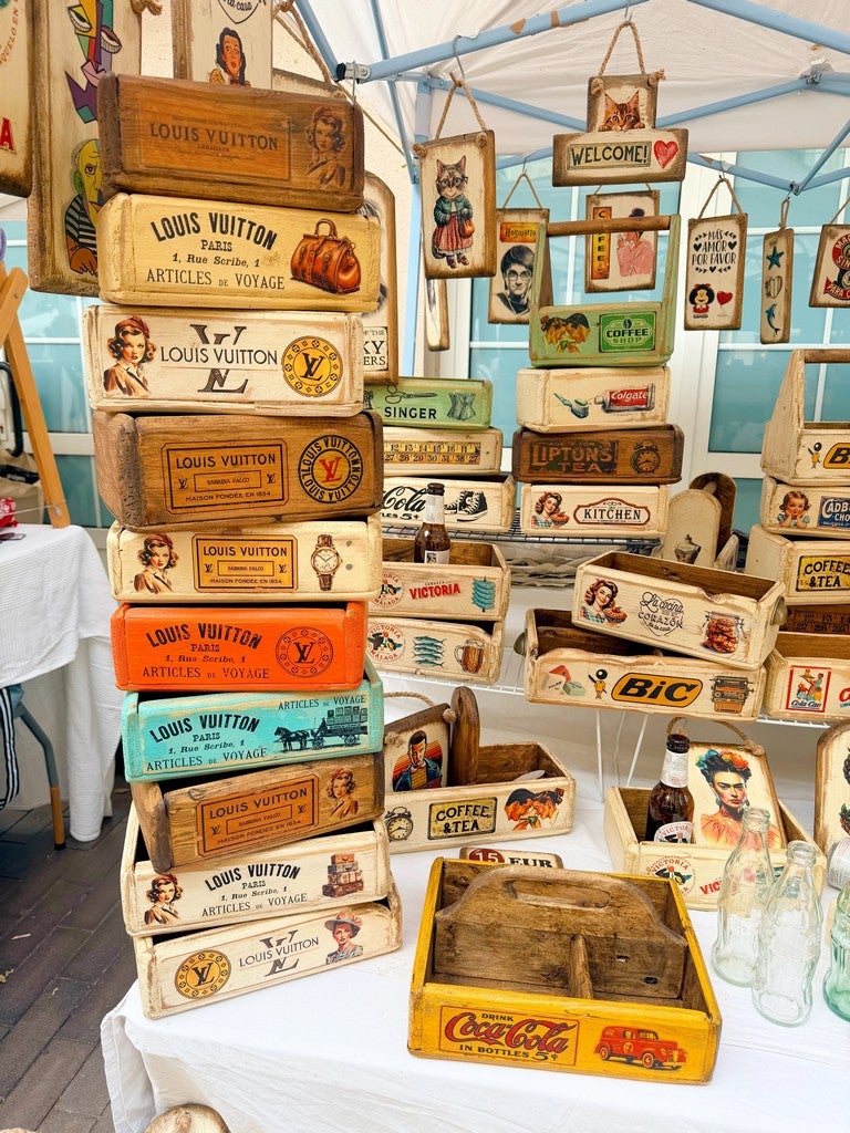 El Mercado Urbano del Soho celebrará este domingo una edición especial con artesanía, literatura, proyectos solidarios y un taller de arcilla, minerales y astrología El Mercado Urbano del Soho celebrará este domingo una edición especial con artesanía, literatura, proyectos solidarios y un taller de arcilla, minerales y astrología