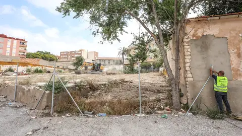 Parcela en la que el Ayuntamiento de Elda está creando un parking público de 160 plazas. Parcela en la que el Ayuntamiento de Elda está creando un parking público de 160 plazas.