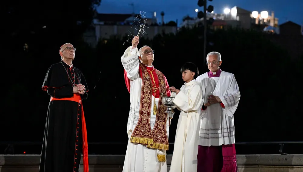 El momento exacto en el que el papa León XIV bendice la Torre de Jesús El momento exacto en el que el papa León XIV bendice la Torre de Jesús
