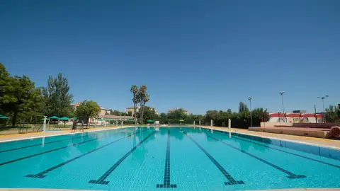 Osuna anuncia que el 19 de junio abrirán tres piscinas de la ciudad menos la de Diocles que estará lista "aproximamente" la primera semana de julio Osuna anuncia que el 19 de junio abrirán tres piscinas de la ciudad menos la de Diocles que estará lista "aproximamente" la primera semana de julio