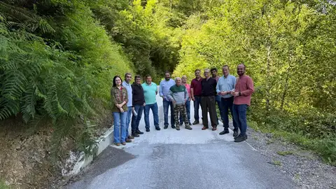 Una de las carreteras reparadas, en el entorno de Puente Miera Una de las carreteras reparadas, en el entorno de Puente Miera