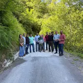 Una de las carreteras reparadas, en el entorno de Puente Miera Una de las carreteras reparadas, en el entorno de Puente Miera