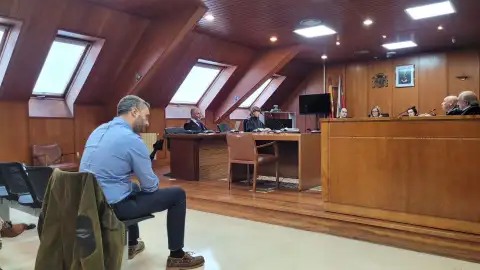 El alcalde de Ribamontán al Monte, Joaquín Arco, durante el juicio contra él por un presunto delito continuado de prevaricación El alcalde de Ribamontán al Monte, Joaquín Arco, durante el juicio contra él por un presunto delito continuado de prevaricación