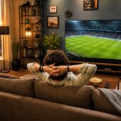 Trombosis del sofá: el riesgo de las 180 horas de fútbol frente al televisor en este Mundial 2026