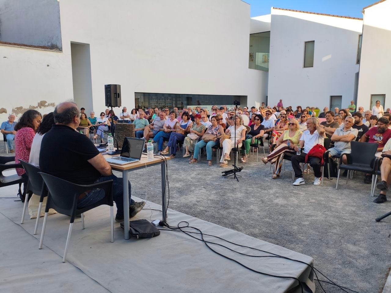 Unidas por Extremadura y el científico Antonio Turiel cuestionan en Miajadas el modelo de las plantas de biogás en Extremadura Unidas por Extremadura y el científico Antonio Turiel cuestionan en Miajadas el modelo de las plantas de biogás en Extremadura