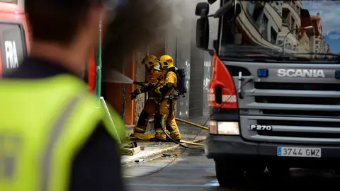 Dos fallecidos y varios heridos en un incendio en un bloque de viviendas en Magaluf Dos fallecidos y varios heridos en un incendio en un bloque de viviendas en Magaluf