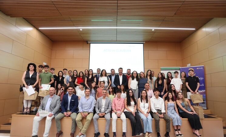 La AEEF clausura la V edición de ‘Empresa Familiar en las Aulas’ con la participación de más de 30 centros y 1.350 alumnos La AEEF clausura la V edición de ‘Empresa Familiar en las Aulas’ con la participación de más de 30 centros y 1.350 alumnos