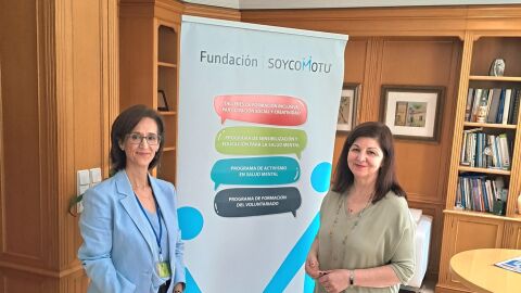 La directora general de Aguas de Murcia, Inmaculada Serrano junto a la presidenta de la Fundaci&oacute;n SOYCOMT&Uacute;, Nieves Mart&iacute;nez 