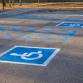Nuevos aparcamientos para personas con movilidad reducida en la capital