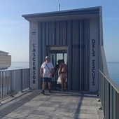 El ascensor que conecta de forma accesible la Playa Centro de Villajoyosa con Barberes Sur suma ya 23.309 viajes El ascensor que conecta de forma accesible la Playa Centro de Villajoyosa con Barberes Sur suma ya 23.309 viajes