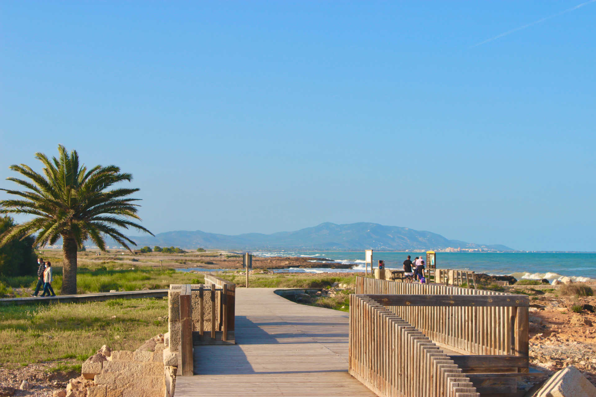 Cerrada temporalmente al baño la playa de Torre de la Sal por contaminación en el agua Cerrada temporalmente al baño la playa de Torre de la Sal por contaminación en el agua