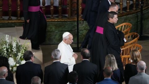 El Papa Le&oacute;n XIV a su salida del encuentro eclesial con las entidades de caridad y asistencia diocesana en la Iglesia de San Agust&iacute;n (Barcelona)
