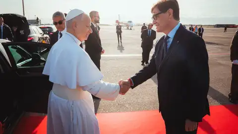 Salvador Illa ha acomiadat aquest matí el Papa Lleó XIV a l’aeroport de Barcelona Salvador Illa ha acomiadat aquest matí el Papa Lleó XIV a l’aeroport de Barcelona