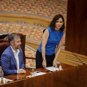 Ayuso defiende las actuaciones de su Gobierno en las aulas y acusa a la izquierda de "retorcer" la polémica Ayuso defiende las actuaciones de su Gobierno en las aulas y acusa a la izquierda de "retorcer" la polémica