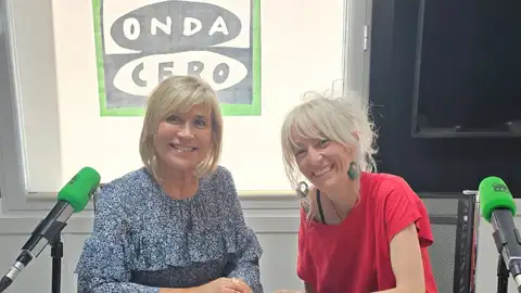 Elvira Moral y Julia Otero en el estudio de Julia en la onda Elvira Moral y Julia Otero en el estudio de Julia en la onda