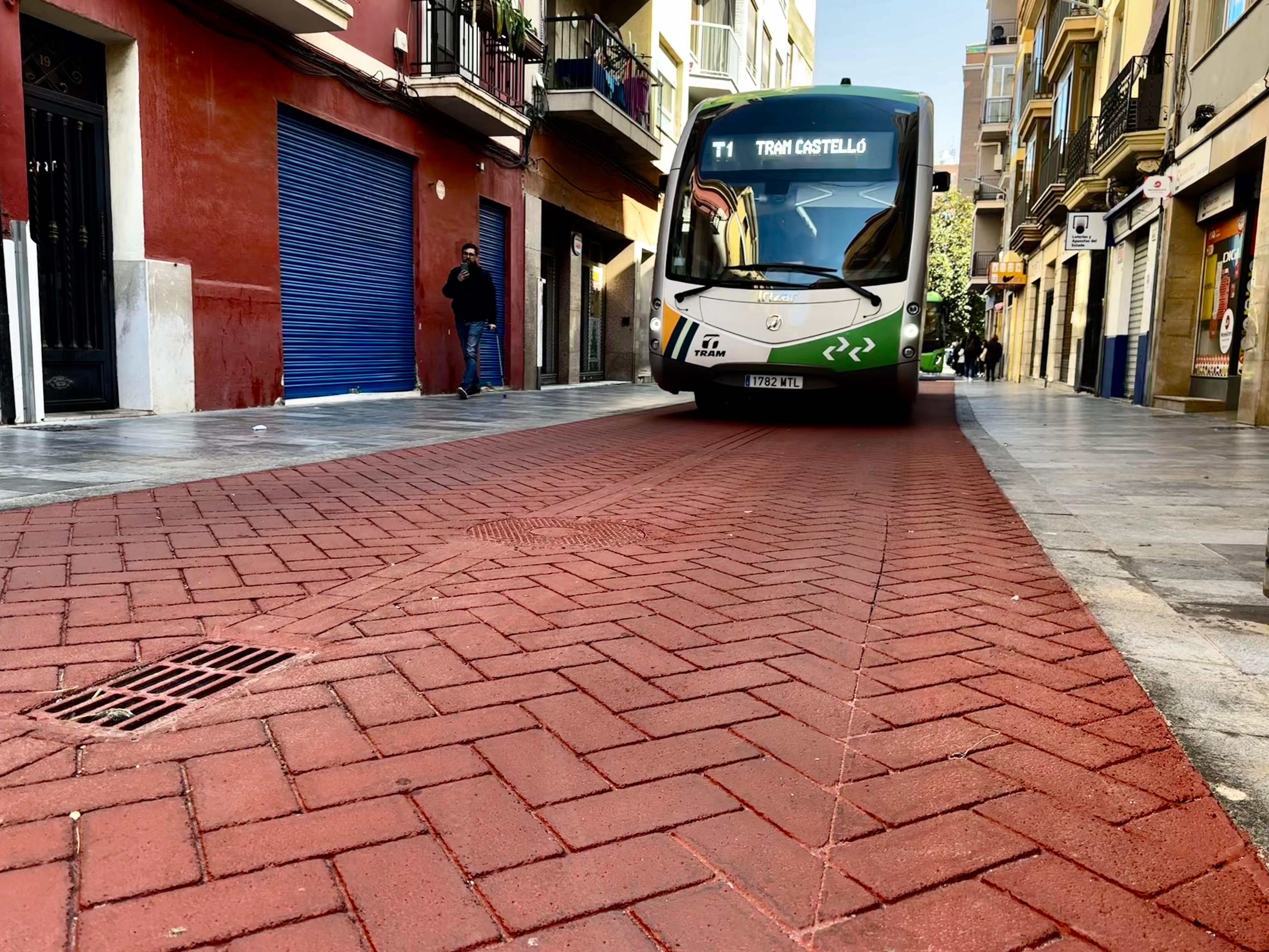 El TRAM de Castelló refuerza el servicio por los conciertos del Pinar en el Grau con circulaciones nocturnas El TRAM de Castelló refuerza el servicio por los conciertos del Pinar en el Grau con circulaciones nocturnas