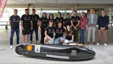 Equipo de la UMH de Elche con el vehículo con el que van a participar en la Shell Eco-Marathon Europe and África 2026. Equipo de la UMH de Elche con el vehículo con el que van a participar en la Shell Eco-Marathon Europe and África 2026.