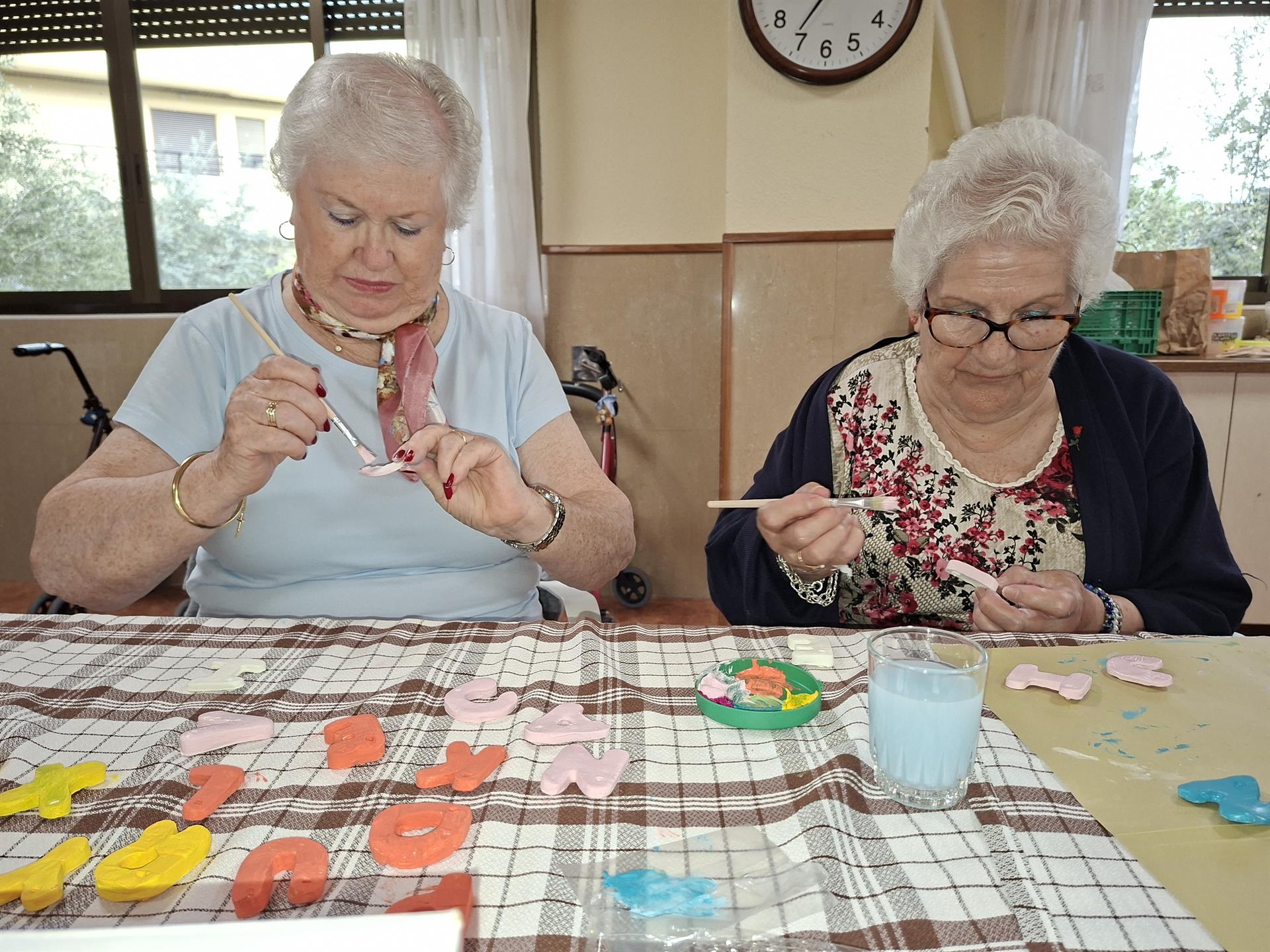 La Residencia Virgen de la Soledad de Badajoz organiza un mercadillo solidario con artículos elaborados por residentes La Residencia Virgen de la Soledad de Badajoz organiza un mercadillo solidario con artículos elaborados por residentes