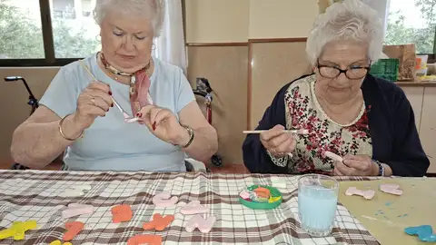 La Residencia Virgen de la Soledad de Badajoz organiza un mercadillo solidario con artículos elaborados por residentes La Residencia Virgen de la Soledad de Badajoz organiza un mercadillo solidario con artículos elaborados por residentes