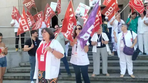 CCOO se concentra frente a hospitales de la región para reclamar la reclasificación del personal técnico del SNS CCOO se concentra frente a hospitales de la región para reclamar la reclasificación del personal técnico del SNS