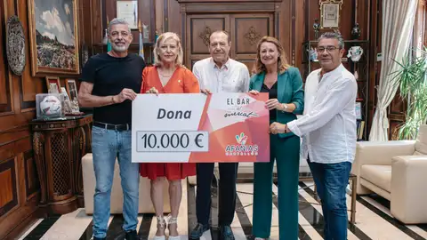 AFANIAS recibe los 10.000 euros recaudados en la VII edición del Vermut Solidario de Castellón AFANIAS recibe los 10.000 euros recaudados en la VII edición del Vermut Solidario de Castellón