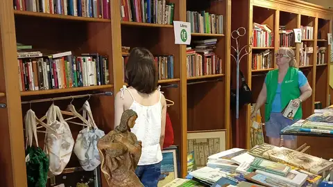La AECC abre un mercadillo solidario de libros en Huesca La AECC abre un mercadillo solidario de libros en Huesca