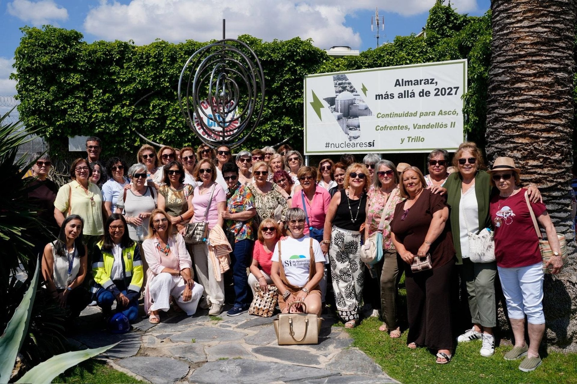 'Mujeres por Almaraz' insta al Gobierno a que decida "ya" sobre la continuidad de la central nuclear 'Mujeres por Almaraz' insta al Gobierno a que decida "ya" sobre la continuidad de la central nuclear