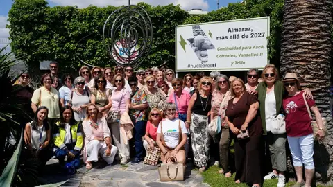 'Mujeres por Almaraz' insta al Gobierno a que decida "ya" sobre la continuidad de la central nuclear 'Mujeres por Almaraz' insta al Gobierno a que decida "ya" sobre la continuidad de la central nuclear
