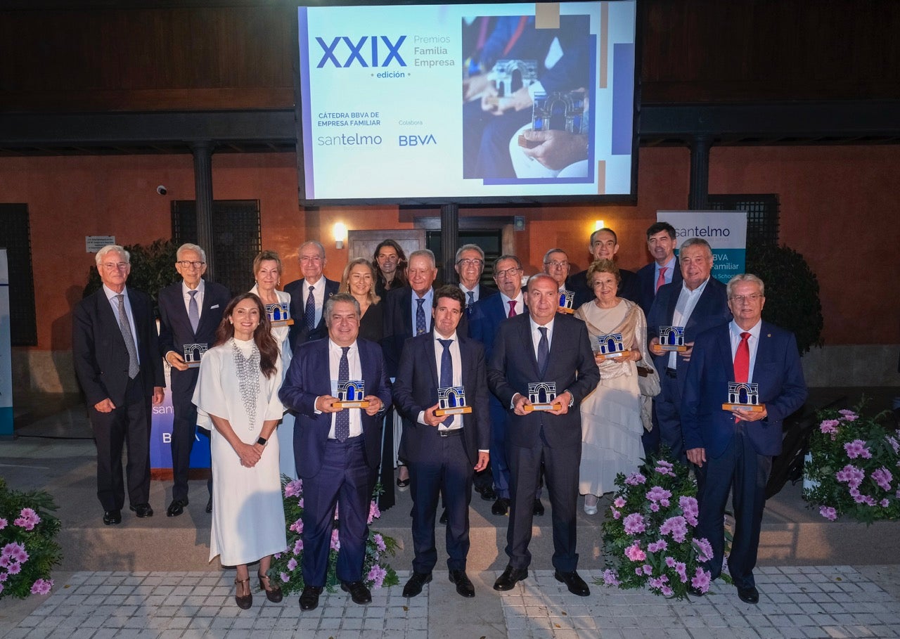 Doce familias empresarias reciben el Premio Familia-Empresa 2026 de la Cátedra BBVA de San Telmo Doce familias empresarias reciben el Premio Familia-Empresa 2026 de la Cátedra BBVA de San Telmo
