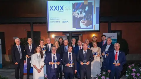 Doce familias empresarias reciben el Premio Familia-Empresa 2026 de la Cátedra BBVA de San Telmo Doce familias empresarias reciben el Premio Familia-Empresa 2026 de la Cátedra BBVA de San Telmo
