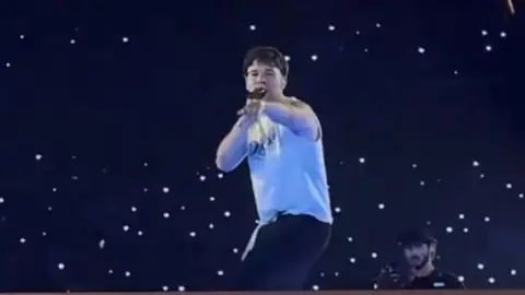 Quevedo, artista invitado en el último concierto de Bad Bunny en Madrid Quevedo, artista invitado en el último concierto de Bad Bunny en Madrid
