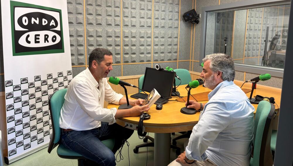 Momentos previos a la entrevista en los estudios.