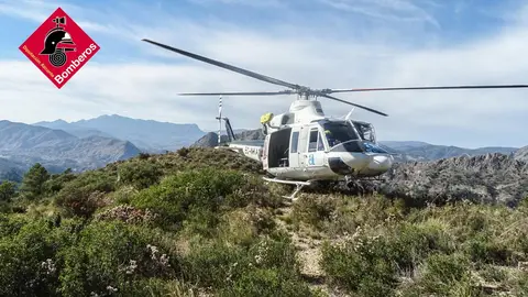 Uno de los helicópteros del consorcio provincial de Bomberos de Alicante Uno de los helicópteros del consorcio provincial de Bomberos de Alicante