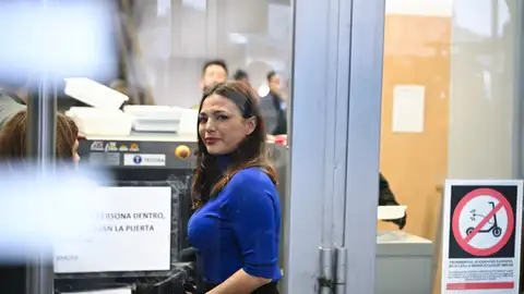 La actriz Elisa Mouliáa en una de sus comparecencias en el juzgado. La actriz Elisa Mouliáa en una de sus comparecencias en el juzgado.