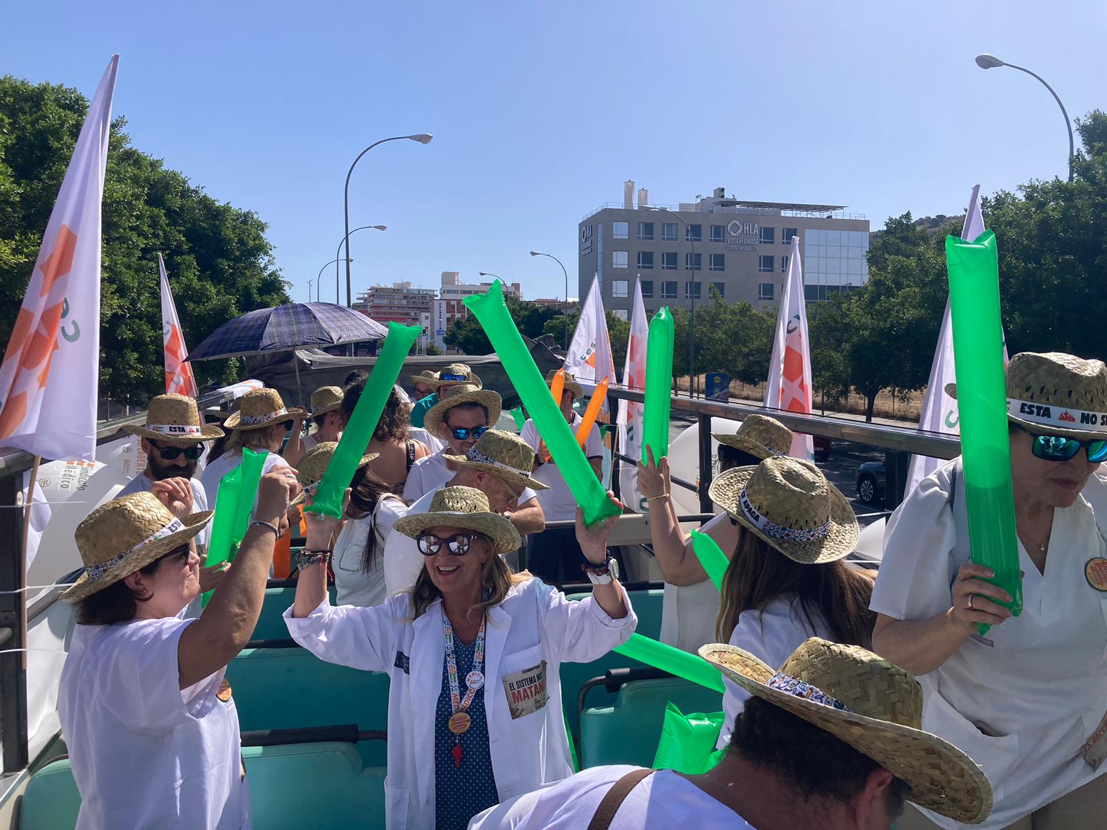 Los médicos y facultativos de Alicante demandan su estatuto laboral propio con protestas en la calle Los médicos y facultativos de Alicante demandan su estatuto laboral propio con protestas en la calle