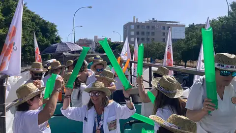 Protesta de los médicos de Alicante en el 'Autobús del cambio' Protesta de los médicos de Alicante en el 'Autobús del cambio'
