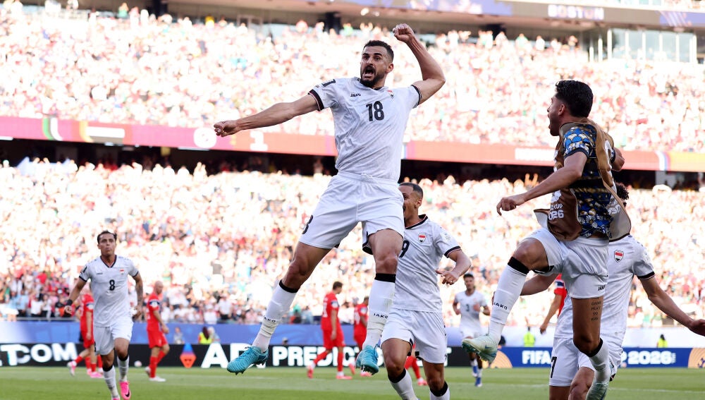 Aymen Hussein, eufórico en la celebración del gol ante Noruega.
