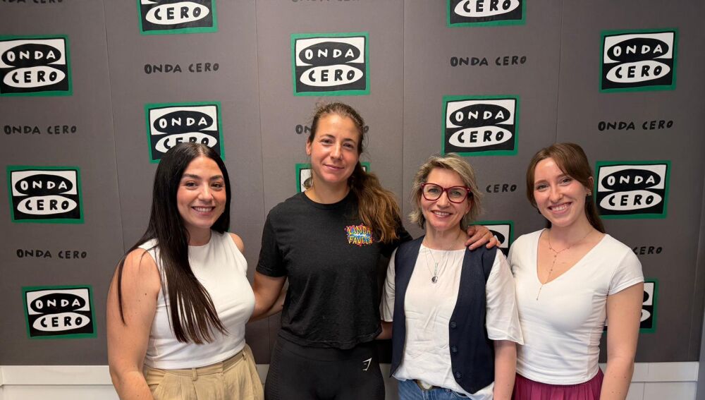 Sandra Guglielmetti (Mengem) y Ana Morón (AFAV) en los estudios de Onda Cero Valencia. 