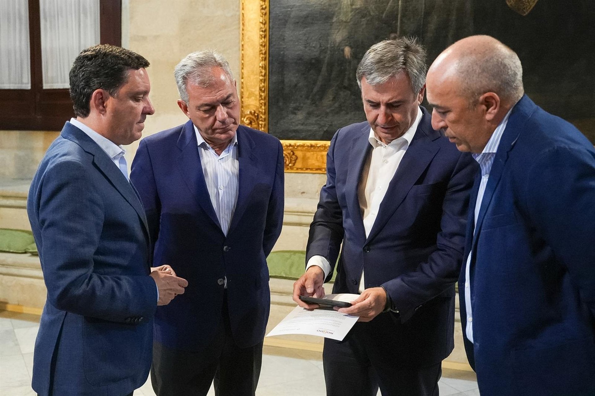 Endesa y el Ayuntamiento instalarán 23 nuevos centros de transformación para reforzar el suministro eléctrico en Sevilla Endesa y el Ayuntamiento instalarán 23 nuevos centros de transformación para reforzar el suministro eléctrico en Sevilla