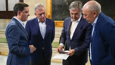 Endesa y el Ayuntamiento instalarán 23 nuevos centros de transformación para reforzar el suministro eléctrico en Sevilla Endesa y el Ayuntamiento instalarán 23 nuevos centros de transformación para reforzar el suministro eléctrico en Sevilla
