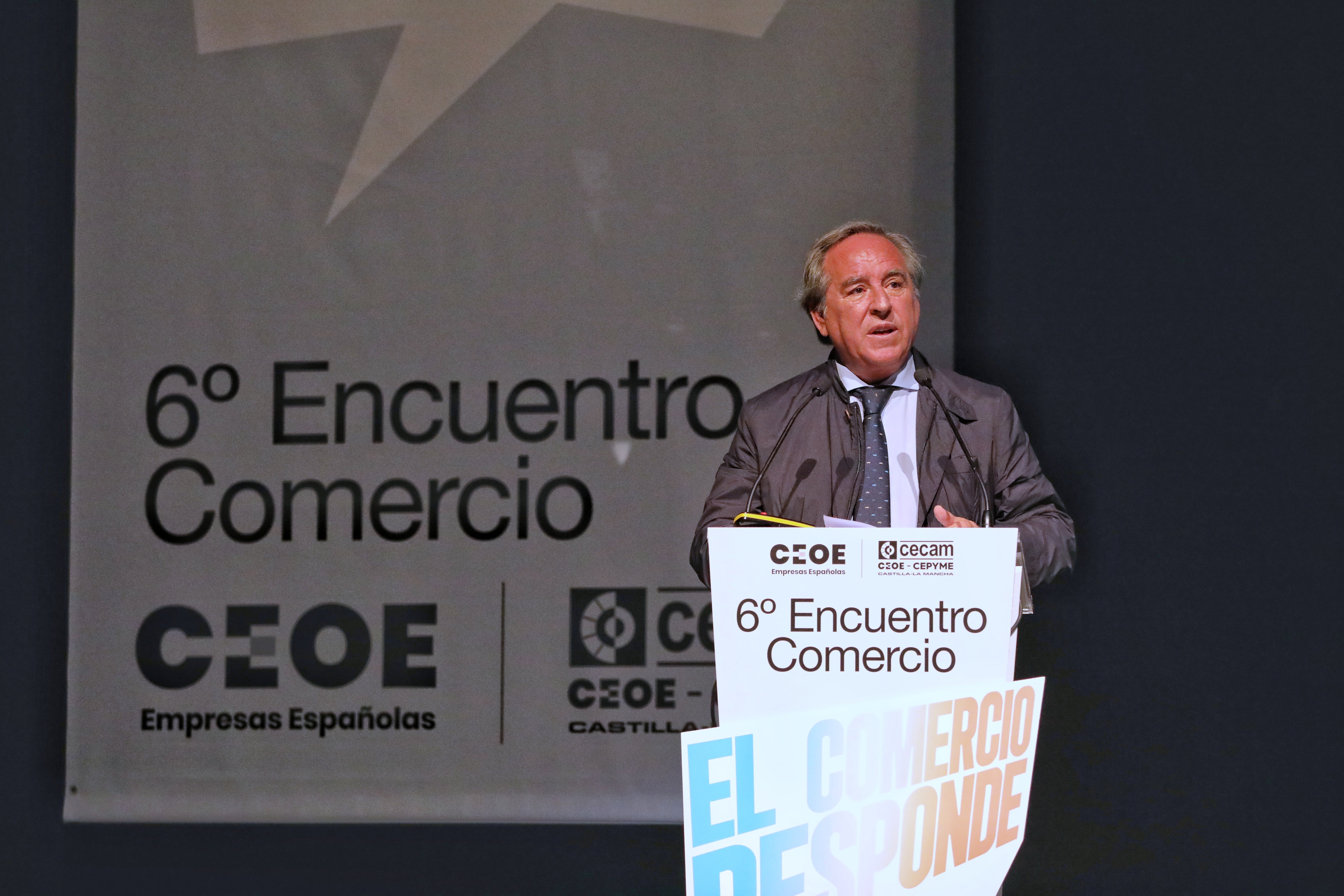 El presidente de la patronal de Castilla-La Mancha llama "memos" a los jóvenes: "Ahora tenemos una baja porque les ha dejado la novia" El presidente de la patronal de Castilla-La Mancha llama "memos" a los jóvenes: "Ahora tenemos una baja porque les ha dejado la novia"