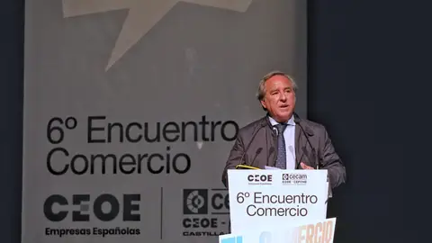 El presidente de la patronal de Castilla-La Mancha, Ángel Nicolás, llama "memos" a los jóvenes: "Ahora tenemos una baja porque les ha dejado la novia" El presidente de la patronal de Castilla-La Mancha, Ángel Nicolás, llama "memos" a los jóvenes: "Ahora tenemos una baja porque les ha dejado la novia"